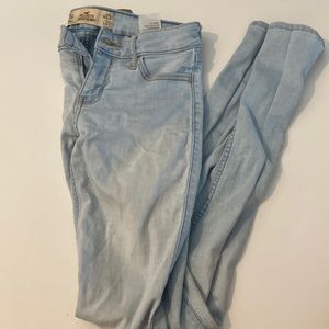 Light wash skinny jeans no holes Size 00